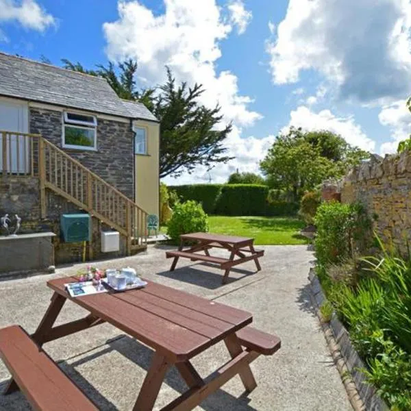 The Laurels Holiday Park & Cottages nr Padstow and Wadebridge, hotel in Wadebridge