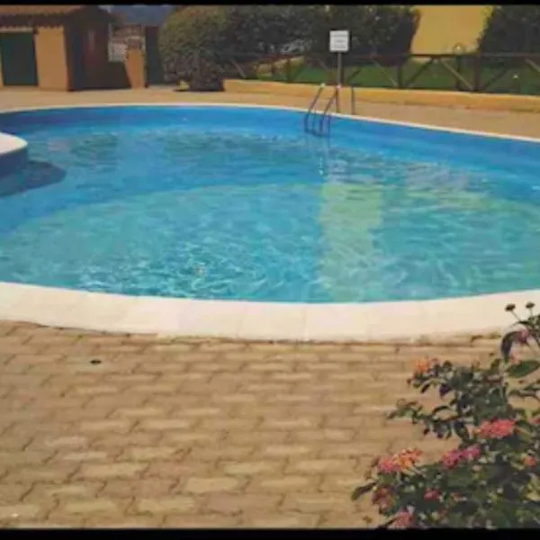 AIRPORT-FREE SHUTTLE Till NIGHT-POOL AZZURRO WI FI AIR COND WASH MACHINE PARKING ALL INCLUDED IN PRICE, hotel v destinaci Olbia