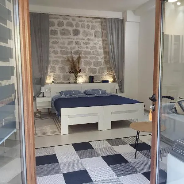 Apartment Marci, hotel in Donji Morinj