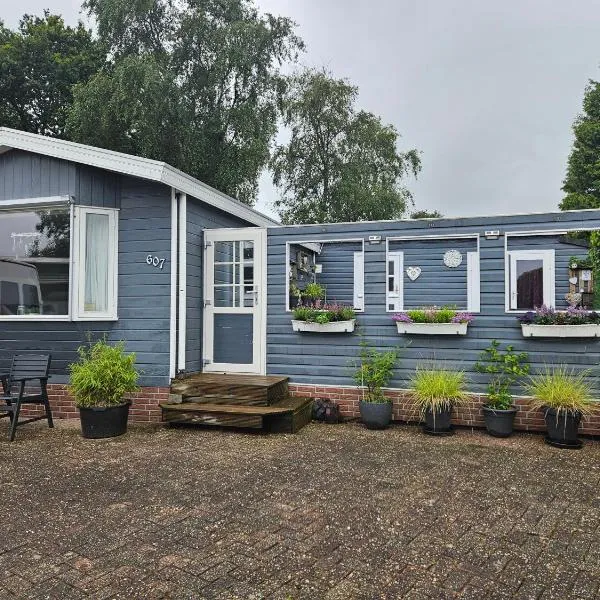 Liefdevol chalet aan het meer, hotel a Suameer