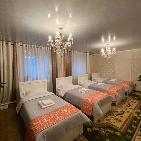 RECHARGE guest house, hotel in Naryn
