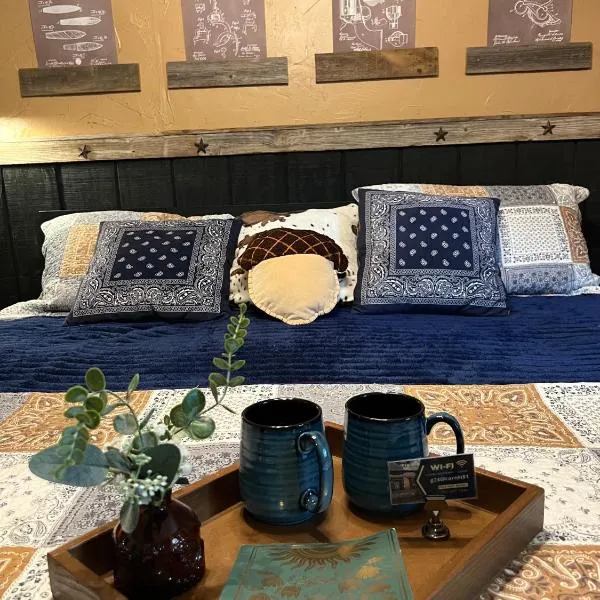 Acorn Hideaways Canton Rustic Old West Frontier Suite, hotel v destinaci Canton