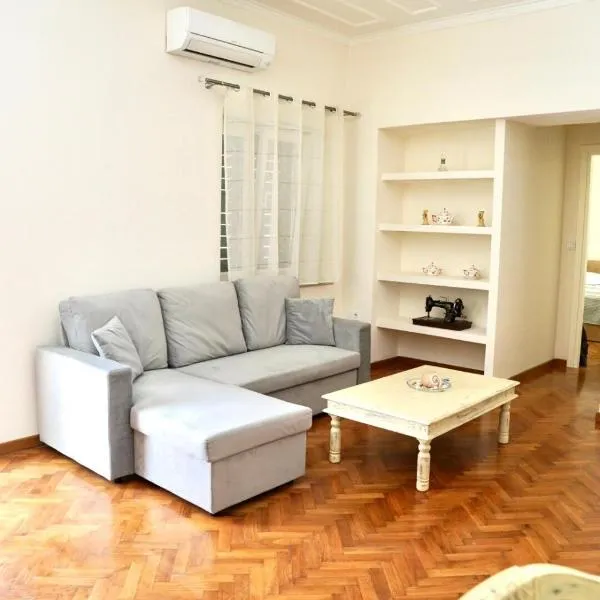 Large apartment in Ermoupoli, hotel in Ermoupoli