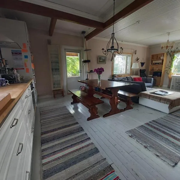 Rooms in a big wooden home, homestay โรงแรมในมัวนิโอ