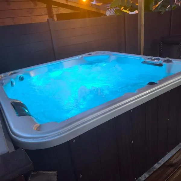 La sapinette avec jaccuzzi, hotel em La Bâthie
