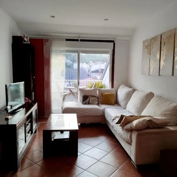Apartamento céntrico al lado de la playa, hotel u gradu Bueu