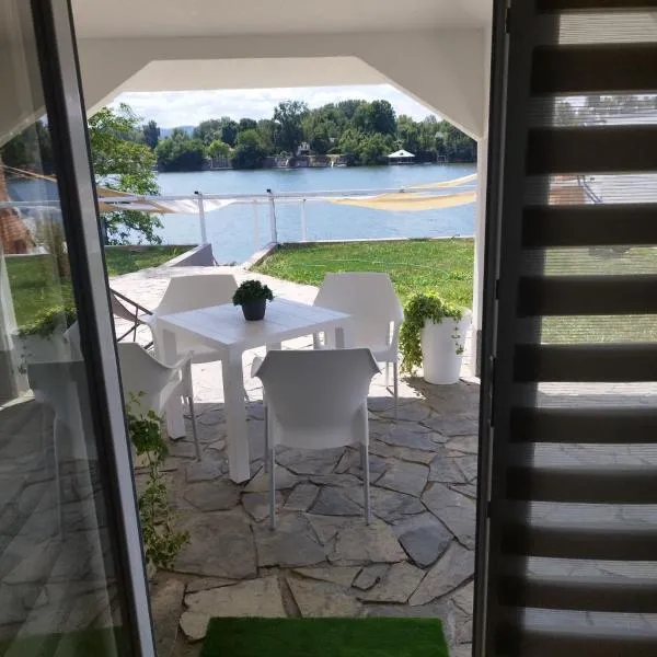 벨리코 그라디슈테에 위치한 호텔 Silverdrop apartmani Srebrno jezero