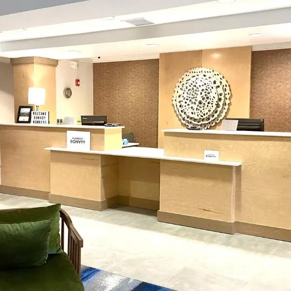 Fairfield Inn and Suites New Buffalo、ニュー・バッファローのホテル