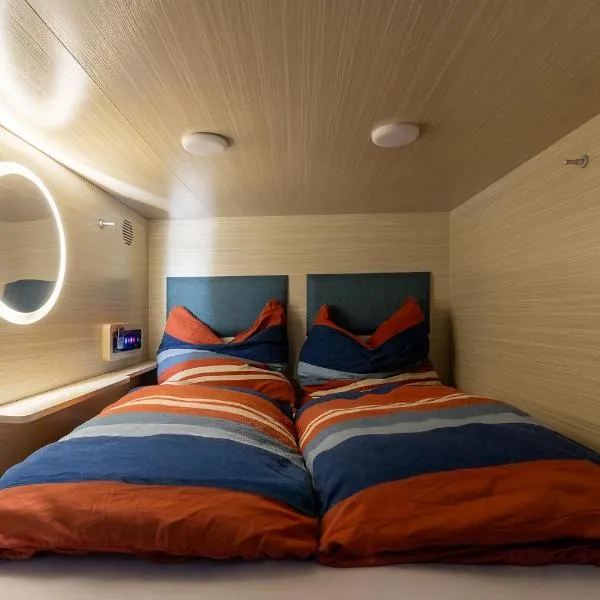 MUE Cubes - Capsule Hotel, hotel v Basileji