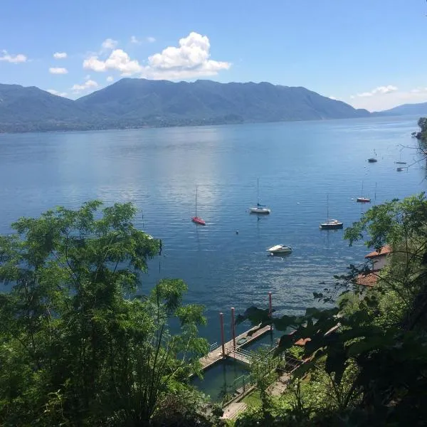 Anly Apartment, hotel a Cannero Riviera