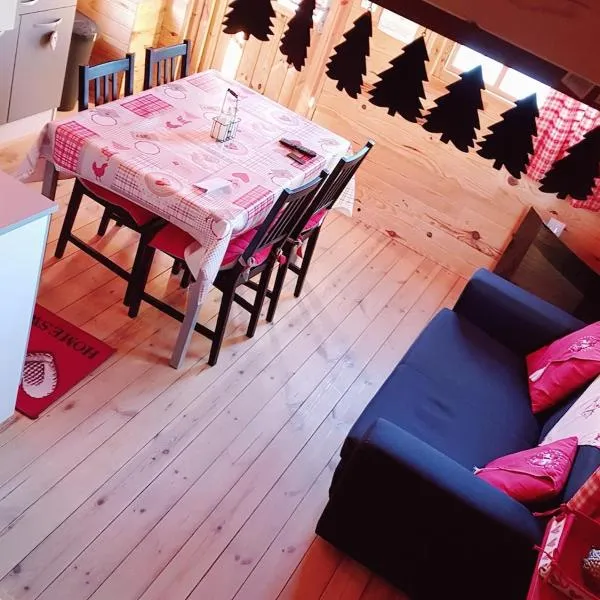 Chalet chaleureux - Herisson, hotel em Maisod