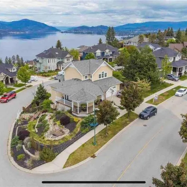 Relaxing Lakeview 2 bedroom entire suite, hotel in Kelowna