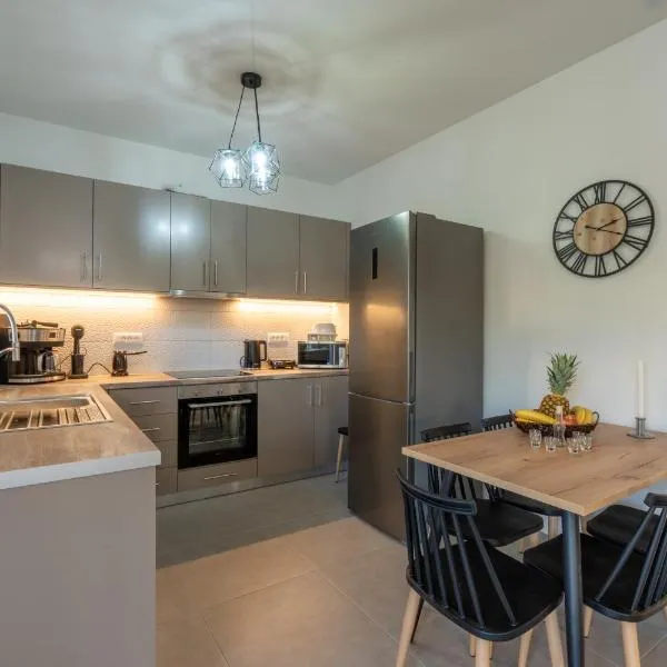 Heart Of Galatas Apartments Holidays In crete, hotel v destinaci Galatás