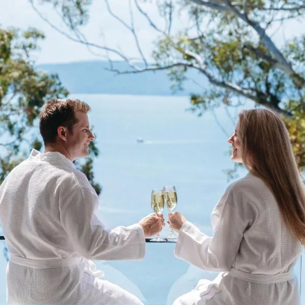 Luxury Couples Escape - Vue One، فندق في خليج نيلسون