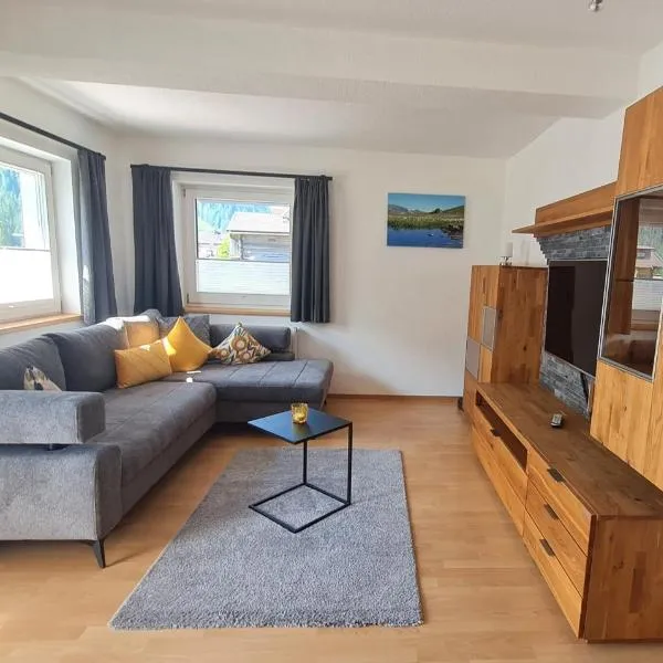 Haus Alpenheim Apartment 3, hotel em Tux