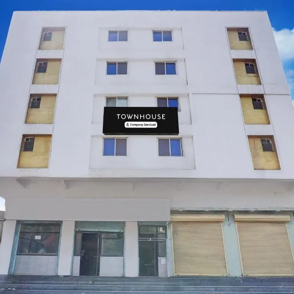 Super Townhouse Ambegaon Road Katraj Formerly White Castle, hotel v destinaci Puné
