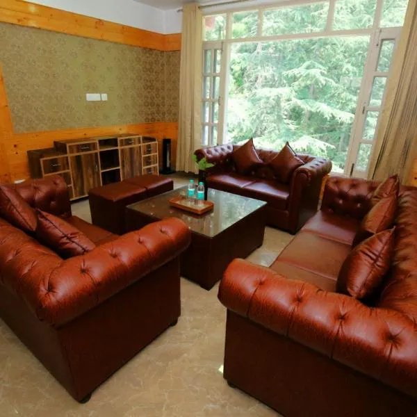 Decent Stays BNB in city Centre - 3 BHK apartments - PRIVATE PARKING - BALCONY VIEW, hotel in Shimla