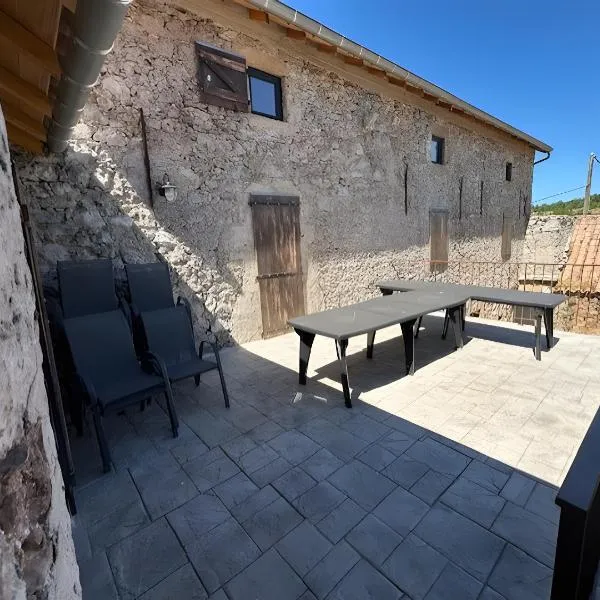 Domaine avec vue cirque du Levancou, готель у місті Saint-Georges-de-Luzençon