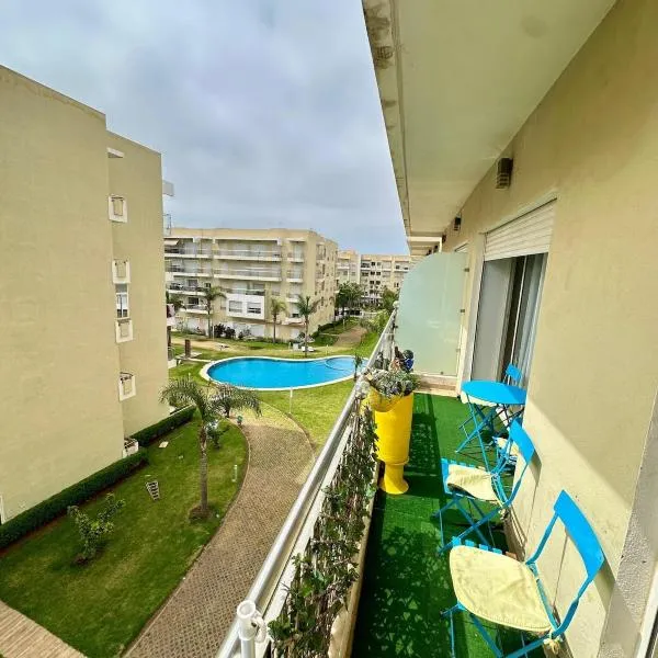 Bel appartement vue piscine, hotel in Bouznika
