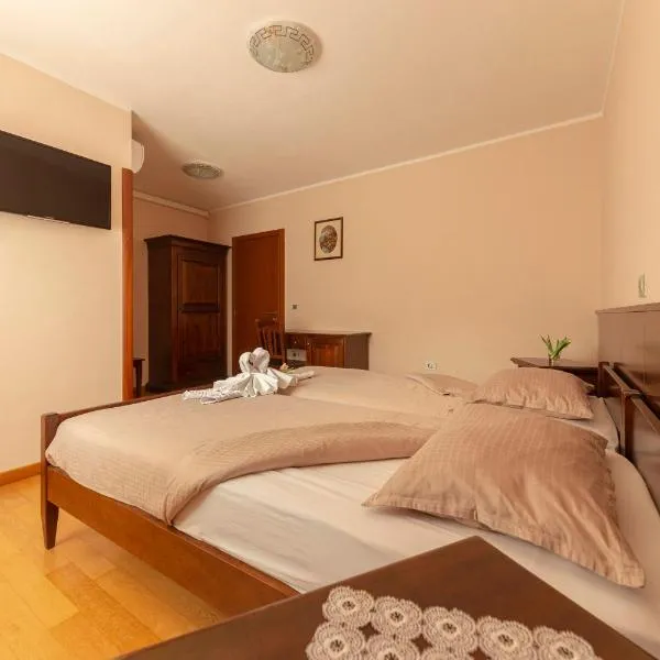 Guest House Pod Slavnikom, hotel u gradu 'Podgorje'