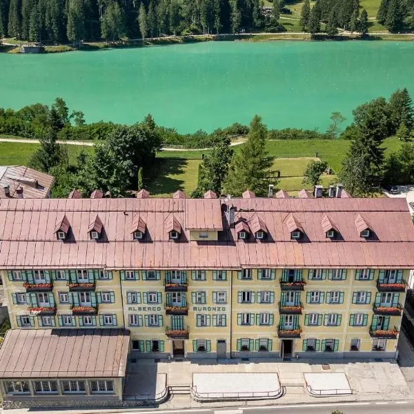HOTEL AURONZO - outdoor basecamp, hotel in Auronzo di Cadore
