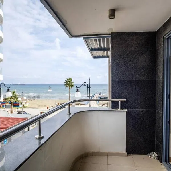 Dios Ponte Finikoudes Beachfront, khách sạn ở Larnaka