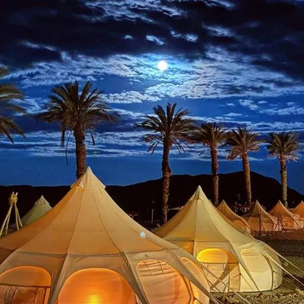 חאן מחצבת הגבס - Glamping Gypsum Quarry, hotel en Maẖẕevet Geves
