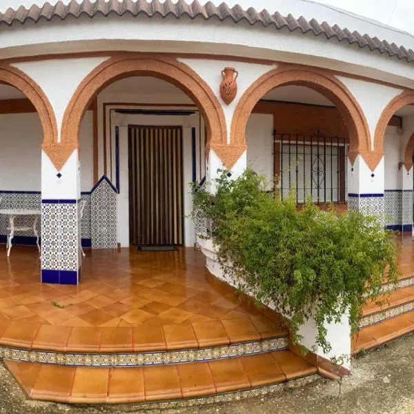 TrassierraRooms - Casa a 10 min de Córdoba 3 habitaciones piscina compartida, hotel in Córdoba