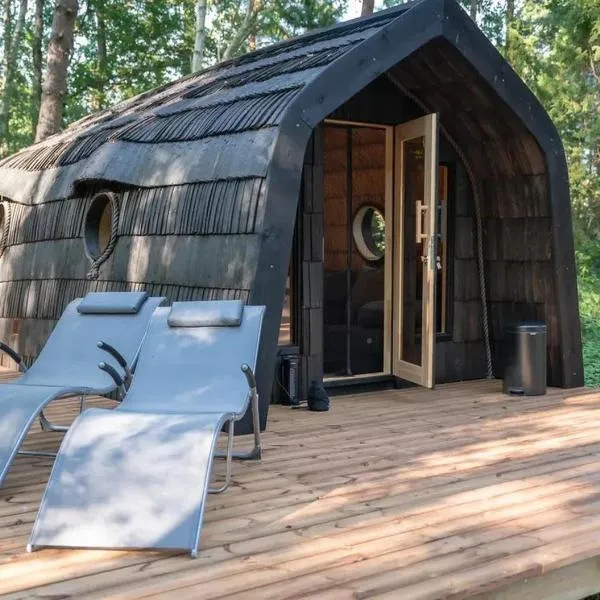 Hundi Holiday Home Cabin "Paat", hotel din Hiiessaare