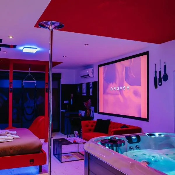 Loveroom Very Good Trip chambre avec jacuzzi privatif, hotel v destinaci Staple