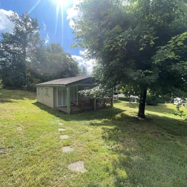 Chalet Hameaux de Miel 5 Pers, Parking, Piscine , Lac, hotel di Beynat