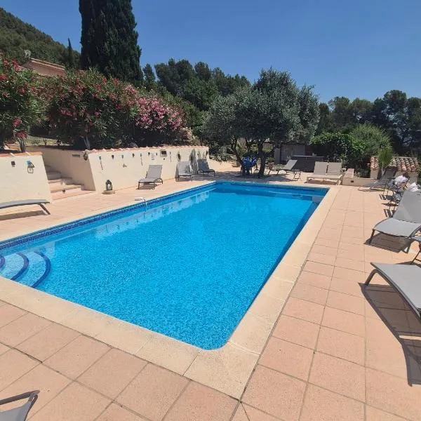 Gites Colline De Sollies, hotel in Salernes