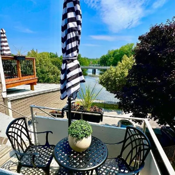 European Style Open Concept Oasis on the Tay River Basin, hotel in Perth