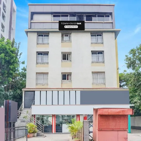 Super Townhouse Oak Gravity Inn, ξενοδοχείο στο Pune