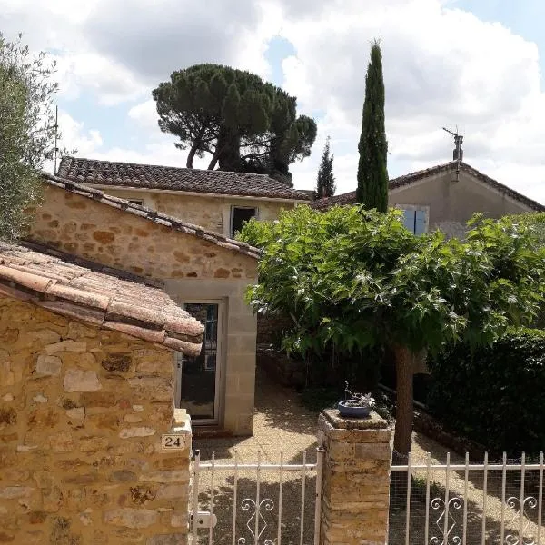 Charming small house close to Uzès, hótel í Foissac