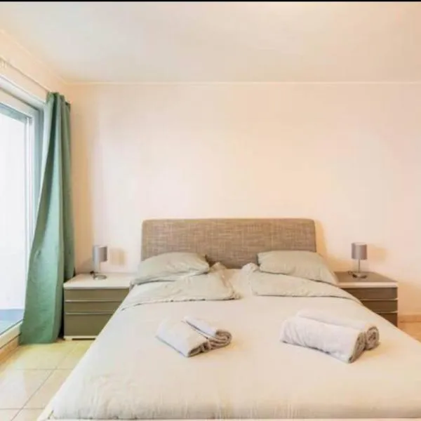 Centerluxfirst, hotel in Ferme Thibesart