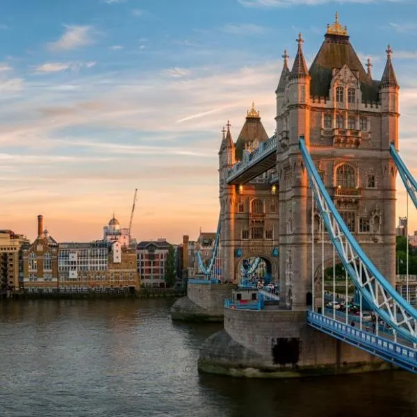 The Tower Hotel, by Thistle, hotel in London