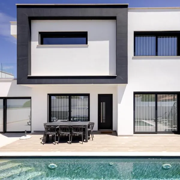 Villa Atlantica One luxury and unique with ocean view, hotel en Lourinhã