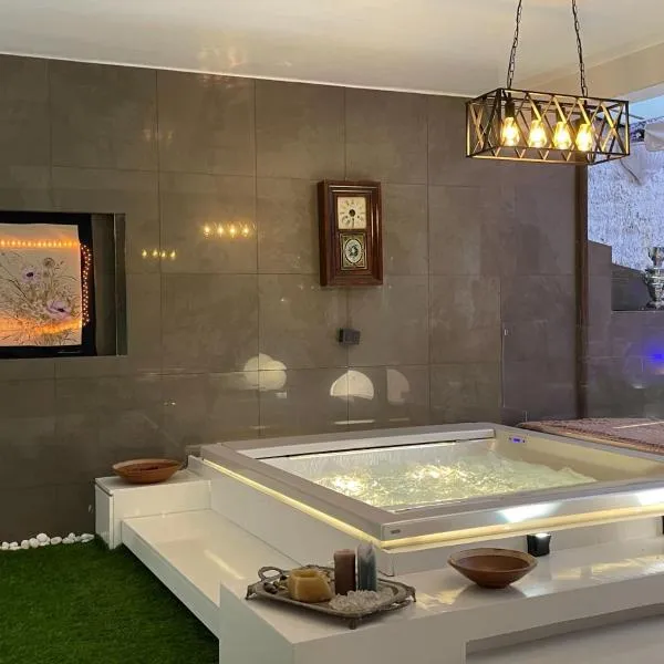 Vip garden jacuzzi seaview in the hearth of downtown, hotel v destinaci La Spezia