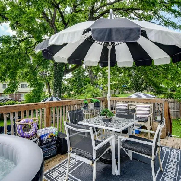 Outdoor Pool and Hot Tub Retreat - 6 Mi to Dtwn!, hotel v destinaci Baltimore