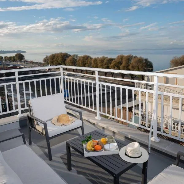 Noah Sea-View Apartments, hotel em Néoi Epivátai