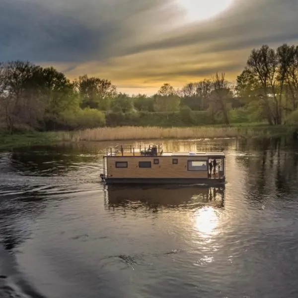 Houseboat - dom na wodzie, hotel in Tarnobrzeg