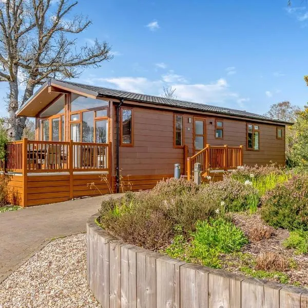 Wareham Forest Lodge Retreat, hotel in Lytchett Minster