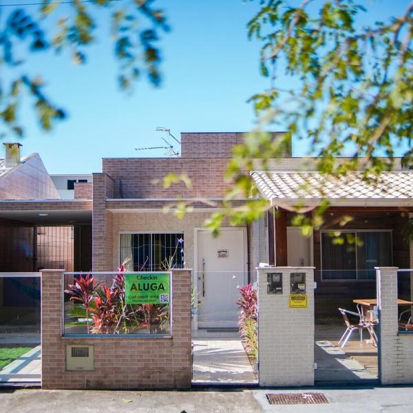 Praia de Palmas, casa com espaço externo - 0367