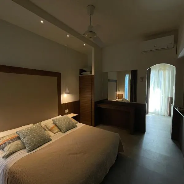 Hotel Everest - Bar e Ristorante, hotel in Gabicce Mare