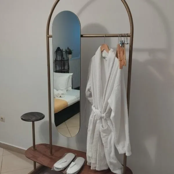 ISLAND Time Deluxe Apartment Downtown 3 floors, hotel in Chios