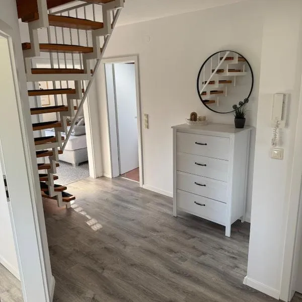 Schöne Ferienwohnung am Waldrand, hotel in Detmold