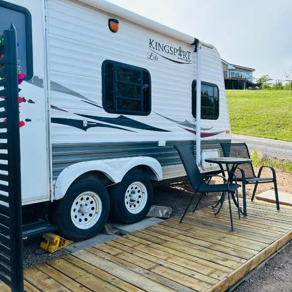 Cozy Camper in Ingonish, hotel in Ingonish