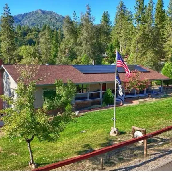 Yosemite retreat, Mariposa home, deer watching and star gazing, hotel in Mariposa