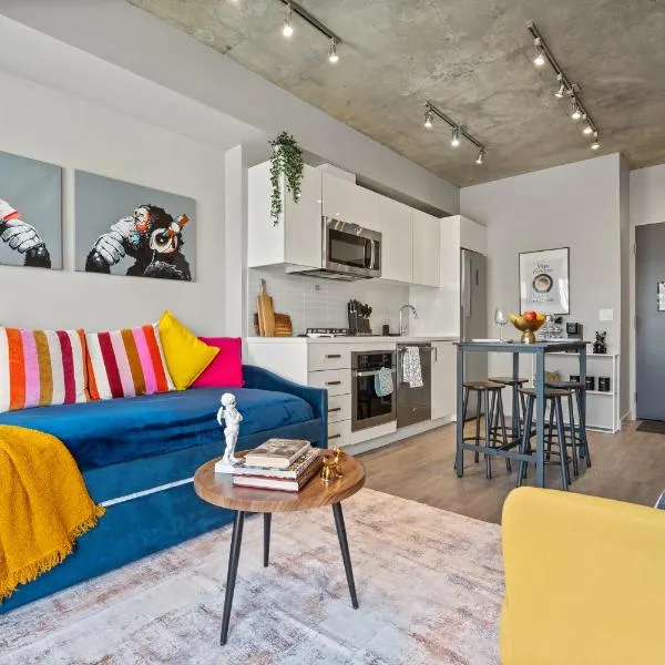 Vibrant PopArt downtown suite, comfy and stylish!，卡爾加里的飯店
